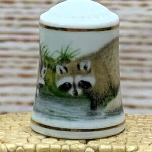 WWF 1981 Bone China‎ Thimble Raccoon Wildlife Collectible Sewing